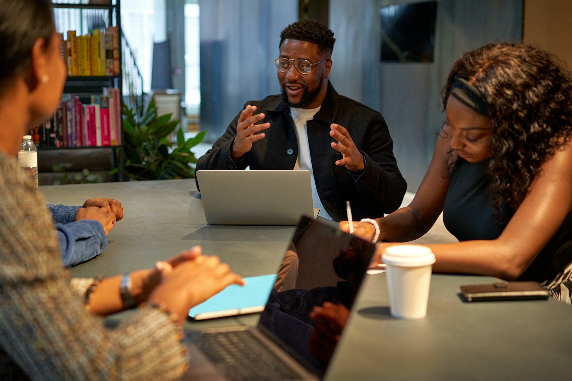 Can AI Tools Replace Media Buyers, And What Does It Mean for The Future